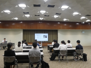 名古屋大学法学部　業務説明の様子
