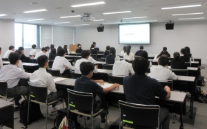 【検察官による講義の様子】